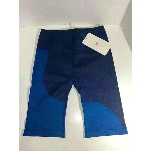 Fabletics High-Waisted Seamless Block Athletic Short Midnight Navy - Picture 3 of 11